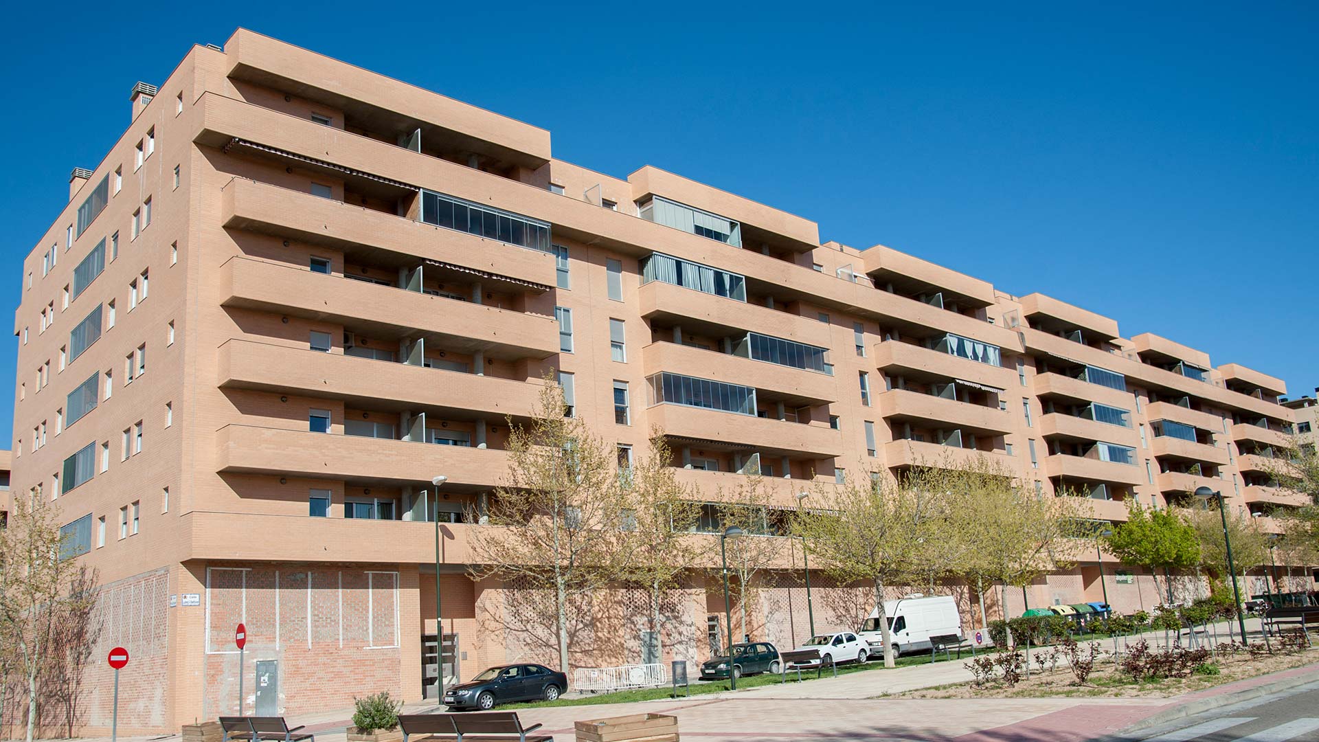 Locales en venta - Calle Beethoven 66-76- Rosales del Canal