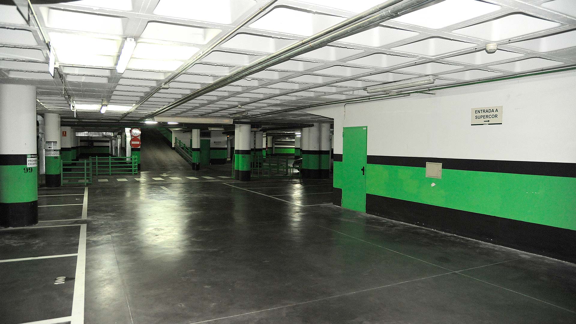 Garajes - Centro Comercial La Floresta - Zaragoza